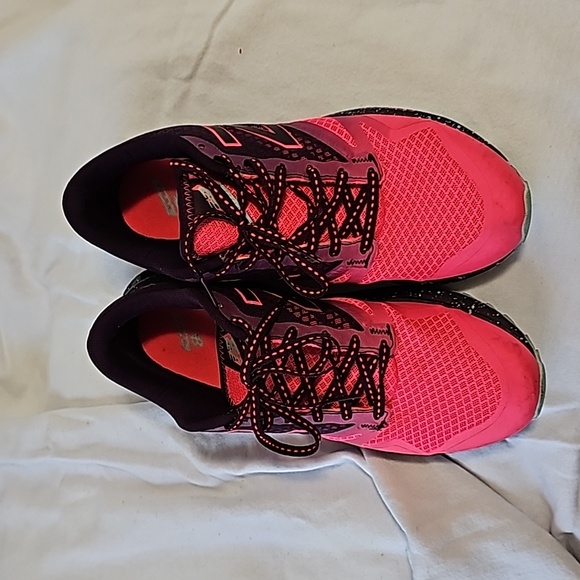 New Balance 690AT Sneakers - Picture 11 of 11